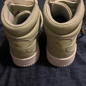 Puma mid ankle sneakers. Barely worn in good condition. Size 8
